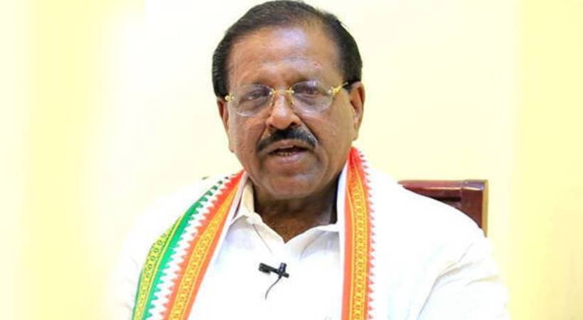 സണ്ണി ഒഴിയുന്നതിന് മുൻപ് ജാതി കാർഡും പിടിച്ച് ആ സ്ഥാനത്തിന് വേണ്ടി ചിലർ ദില്ലിക്ക് പോയേക്കുന്നു; ഉമ്മൻ ചാണ്ടിയുടെ ഫ്ളക്സ് കീറിയതിനെ പിന്തുണയ്ക്കില്ല; രാജ് മോഹൻ ഉണ്ണിത്താൻ