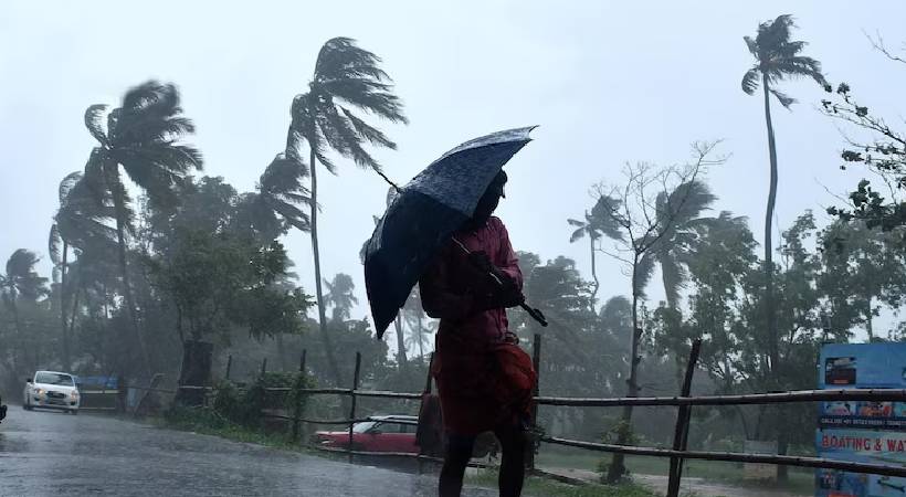 ഒറ്റപ്പെട്ടയിടങ്ങളിൽ ഇടിമിന്നലോടു കൂടിയ മഴയ്ക്കും ശക്തമായ കാറ്റിനും സാധ്യത