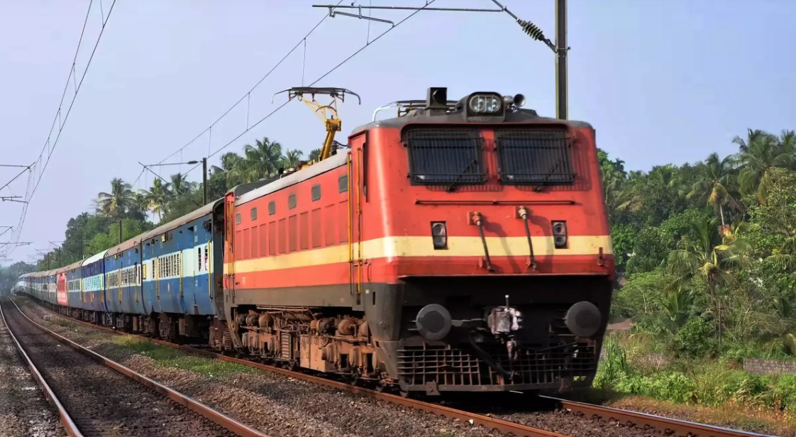 ട്രെയിൻ സുരക്ഷയ്ക്ക് കരുത്തേകാൻ ടിക്കറ്റ് പരിശോധന വിഭാഗം ജീവനക്കാർക്ക് ഉന്നതതല അഗ്നിശമന പരിശീലനം