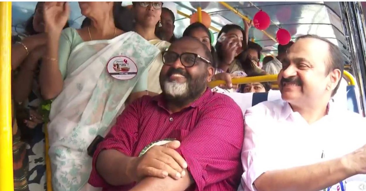 പ്രിയദർശിനി സർവീസിന് തുടക്കം; സ്ത്രീകൾ നയിക്കുന്ന വാഹനത്തിൽ മുഖ്യമന്ത്രിയുടെ ഉദ്ഘാടന യാത്ര; ഇനി ഓർഡിനറി ബസുകളിൽ സ്ത്രികൾക്ക് സൗജന്യ യാത്ര