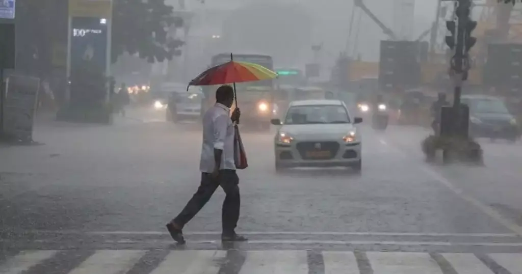 സംസ്ഥാനത്ത് ഇന്ന് അതിതീവ്ര മഴയ്ക്ക് സാധ്യത; എല്ലാ ജില്ലകളിലും മുന്നറിയിപ്പ്