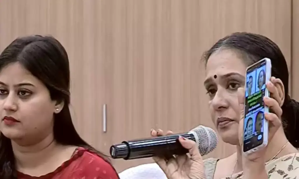 ‘അമ്മ’യിലെ മക്കളുടെ തമ്മിലടി; ശ്വേതാ മേനോനെതിരെ മാലാ പാർവതിയും അൻസിബയും ഉൾപ്പെടെയുള്ള നടിമാർ