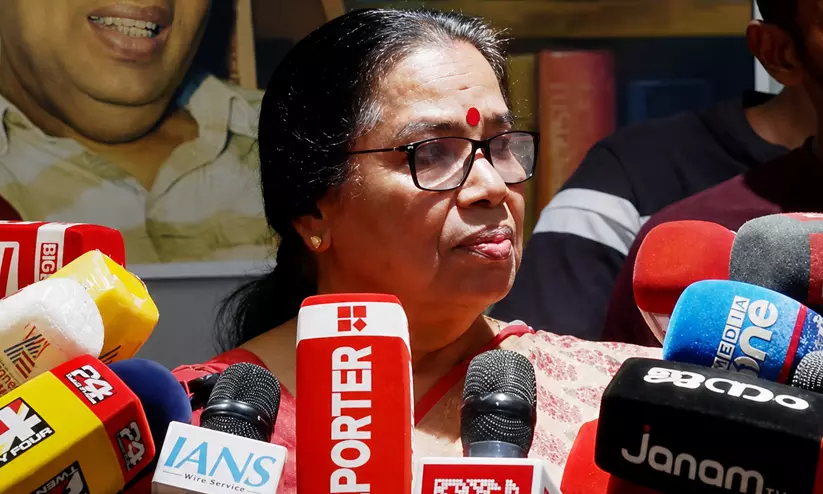 വ്യാജപ്രചാരണത്തിനെതിരെ നിയമനടപടി; മാധ്യമങ്ങൾക്കെതിരെ വികാരാധീനയായി പി.കെ. ശ്രീമതി