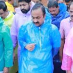 ക​ള്ളാ​ടി ദു​ര​ന്ത​മേ​ഖ​ല സ​ന്ദ​ർ​ശി​ച്ച് മു​ഖ്യ​മ​ന്ത്രി