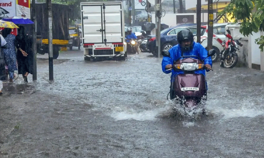 സംസ്ഥാനത്ത് അതിശക്തമായ മഴ; 12 ജില്ലകളിൽ ഓറഞ്ച് അലർട്ട്, ഏഴുവരെ ശക്തമായ മഴയ്ക്ക് സാധ്യത