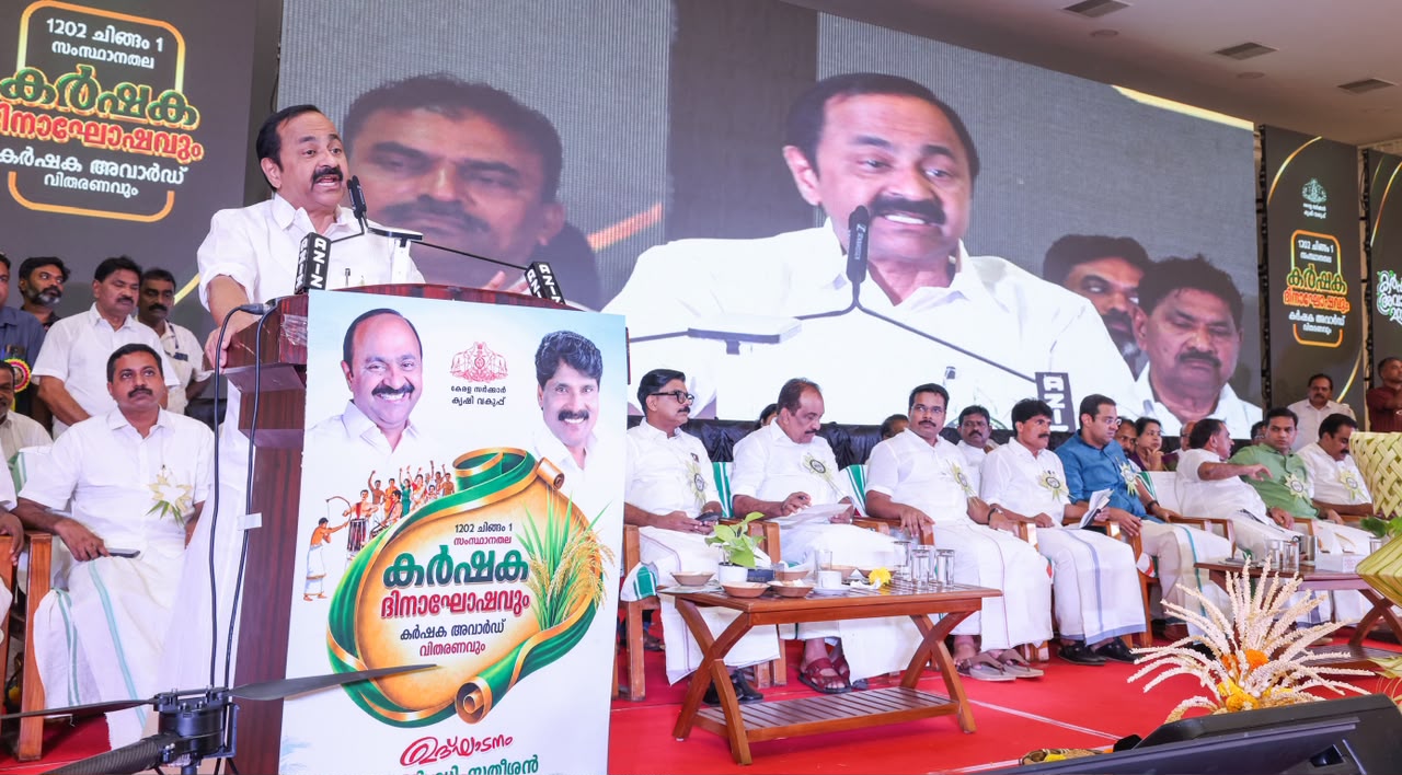 രണ്ടാംഘട്ട ഭൂപരിഷ്കരണത്തിന് കേരളം; ഭൂനിയമ ഭേദഗതി, ‘കേരള ബ്രാൻഡ്’, എ.ഐ. അധിഷ്ഠിത വന്യജീവി പ്രതിരോധം – വമ്പൻ പ്രഖ്യാപനങ്ങളുമായി മുഖ്യമന്ത്രി