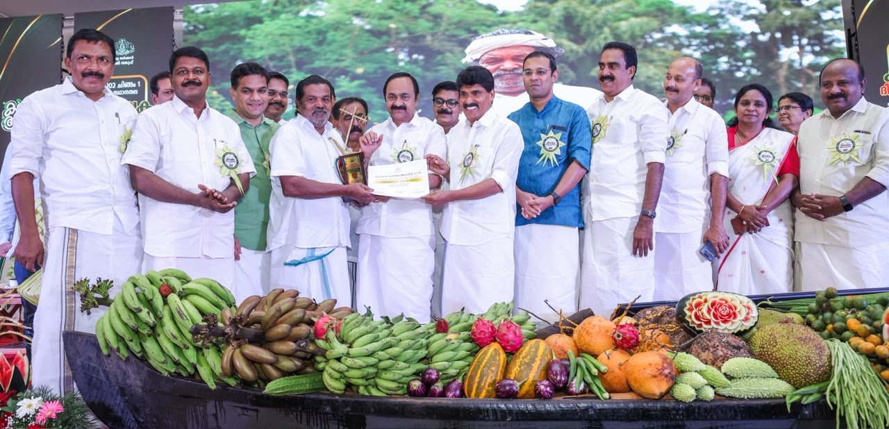 കർഷകർക്കൊപ്പം കരുതലായി സർക്കാർ; ‘കൃഷി സഖി’ മുതൽ കുട്ടി കർഷകന് വീടുവരെ പ്രഖ്യാപനങ്ങളുമായി കൃഷിമന്ത്രി പ്രളയബാധിതർക്കായി പ്രത്യേക പുനർനടീൽ ഡ്രൈവ്; കതിർ ക്ലബ്ബുകൾക്ക് ഗ്രേസ് മാർക്ക്