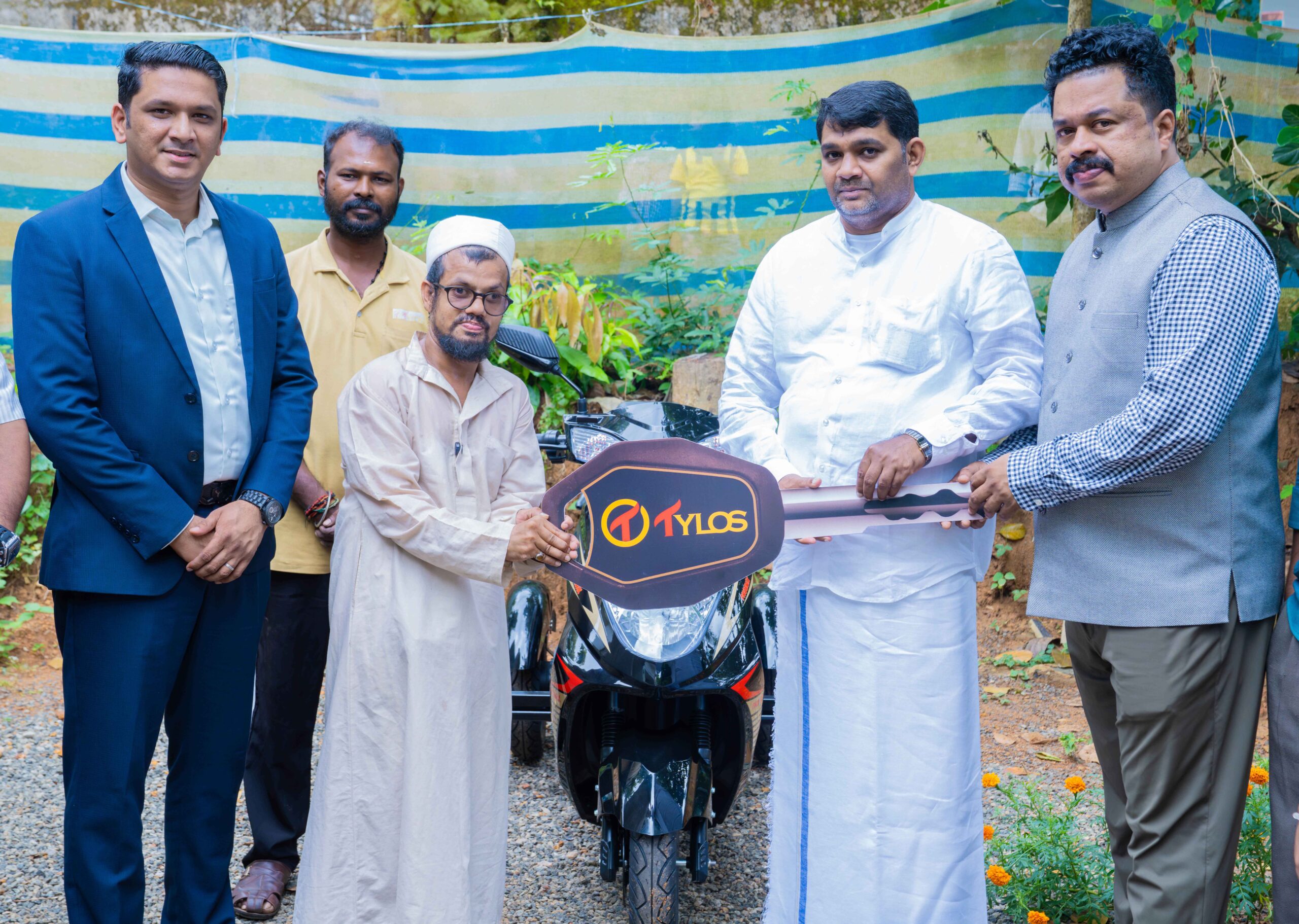 ഒരു വാക്കിനപ്പുറം സ്നേഹം; അത്തർ കച്ചവടക്കാരനായ ഭിന്നശേഷി യുവാവിന് ഇലക്ട്രിക് സ്കൂട്ടർ നൽകി എം.എ യൂസഫലി