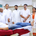മമ്മൂട്ടിയുടെ ജന്മദിനാഘോഷം: മെഗാ രക്തദാന ക്യാമ്പയിനിൽ രക്തം നൽകി രമേശ് പിഷാരടി