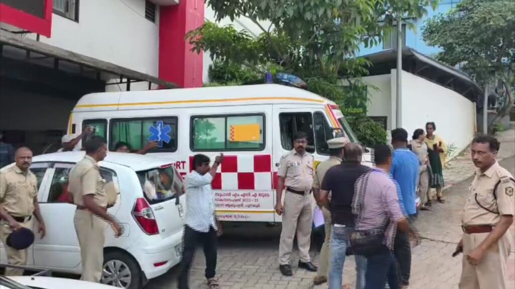 പുനലൂർ താലൂക്ക് ആശുപത്രിയിൽ പ്രസവത്തിനിടെ നവജാത ശിശു മരിച്ചു; പ്രതിഷേധവുമായി കുടുംബം