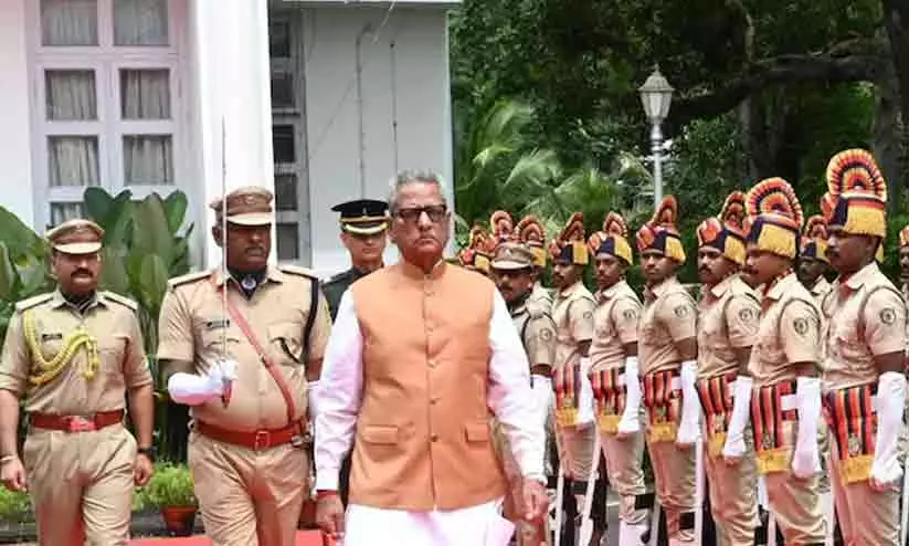 വിവാദമായതോടെ മാംസാഹാര വിലക്കിൽ തിരുത്ത്; നിയന്ത്രണം അടുക്കളയിൽ മാത്രം, ജീവനക്കാർക്ക് വിലക്കില്ല