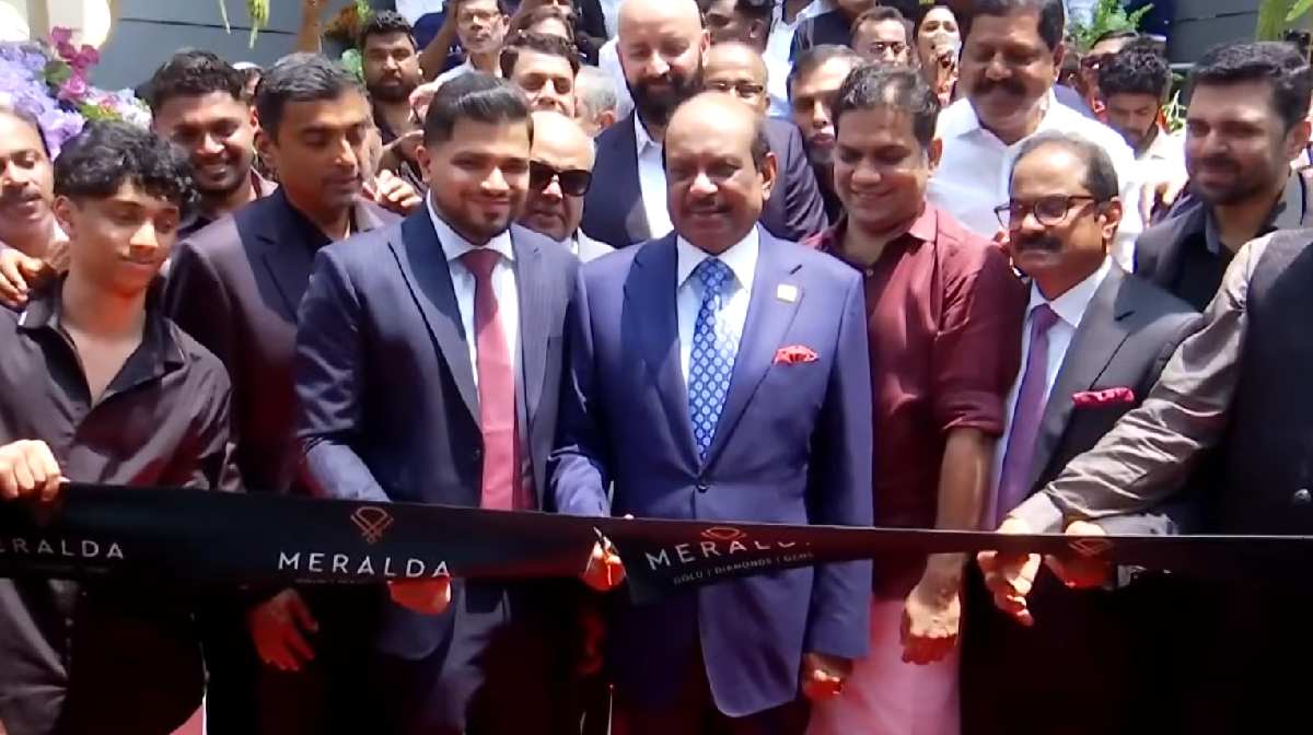 മെറാൾഡ ജൂവലറി ഫ്ലാഗ്ഷിപ്പ് ഷോറും ഉദ്‌ഘാടനം ചെയ്ത്എം.എ യൂസഫലി