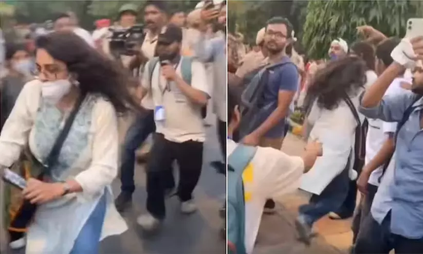 ഗ്യാനേഷ് കുമാറിന്റെ രാജി ആവശ്യപ്പെട്ട് പ്രതിഷേധം; പൊലീസ് ബസിന്റെ താക്കോൽ ഊരി യുവതി