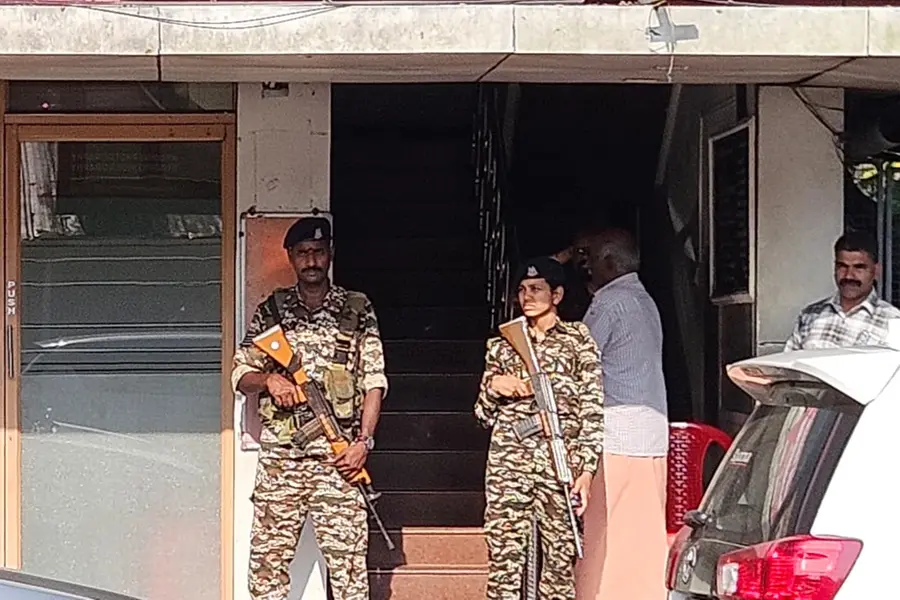 സംസ്ഥാനത്തെ വിവിധ സഹകരണ ബാങ്കുകൾ കേന്ദ്രീകരിച്ച് എൻഫോഴ്സ്മെന്റ് ഡയറക്ടറേറ്റ് പരിശോധന; മൂന്ന് ജില്ലകളിൽ റെയിഡ് പുരോ​ഗമിക്കുന്നു