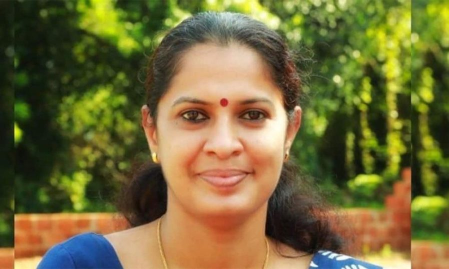 ‘ചങ്ങാടത്തെ ജീവിതകാലം മുഴുവൻ ചുമക്കേണ്ടതില്ല’; സി.പി.എം ബന്ധം ഉപേക്ഷിക്കുമെന്ന സൂചനയുമായി പി.പി. ദിവ്യയുടെ പോസ്റ്റ്?